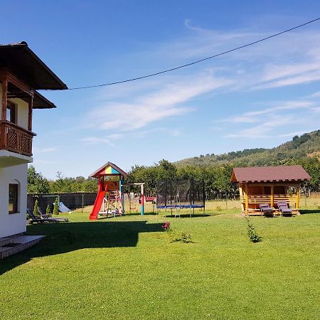 La Bunicu Villa โปโลวรากี ภายนอก รูปภาพ
