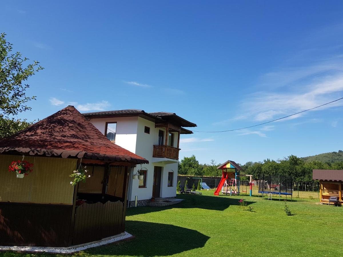 La Bunicu Villa โปโลวรากี ภายนอก รูปภาพ