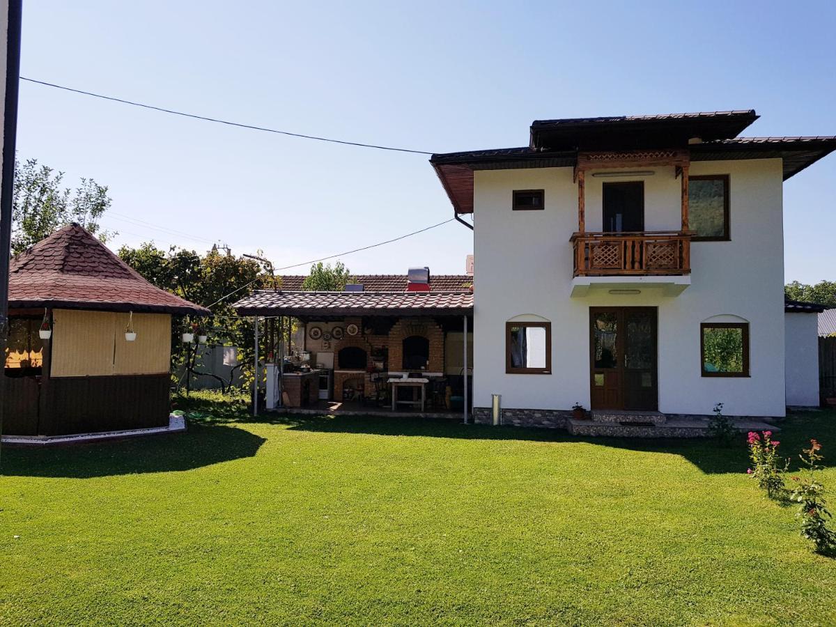 La Bunicu Villa โปโลวรากี ภายนอก รูปภาพ