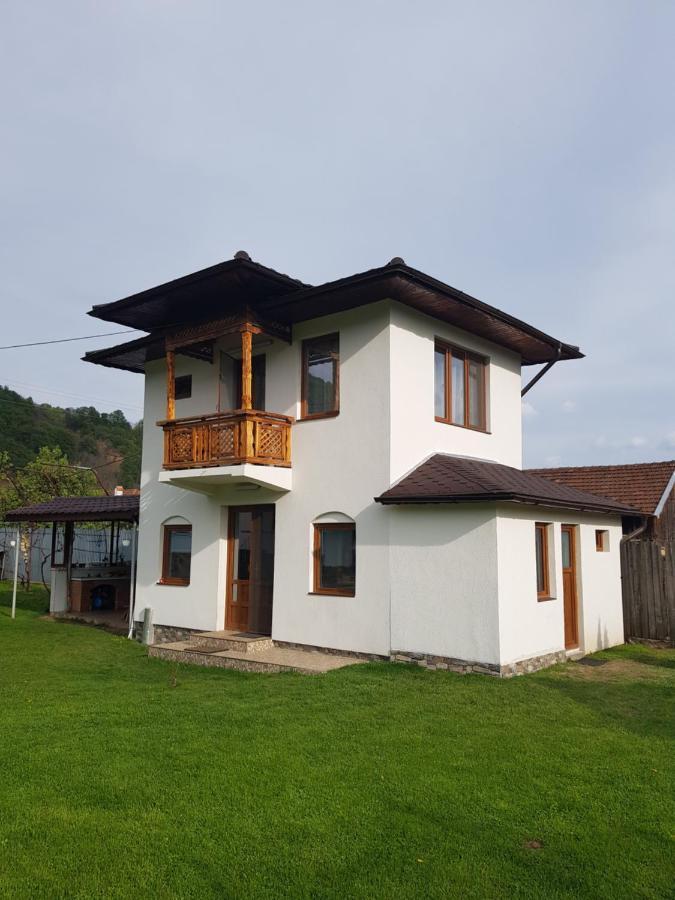 La Bunicu Villa โปโลวรากี ภายนอก รูปภาพ